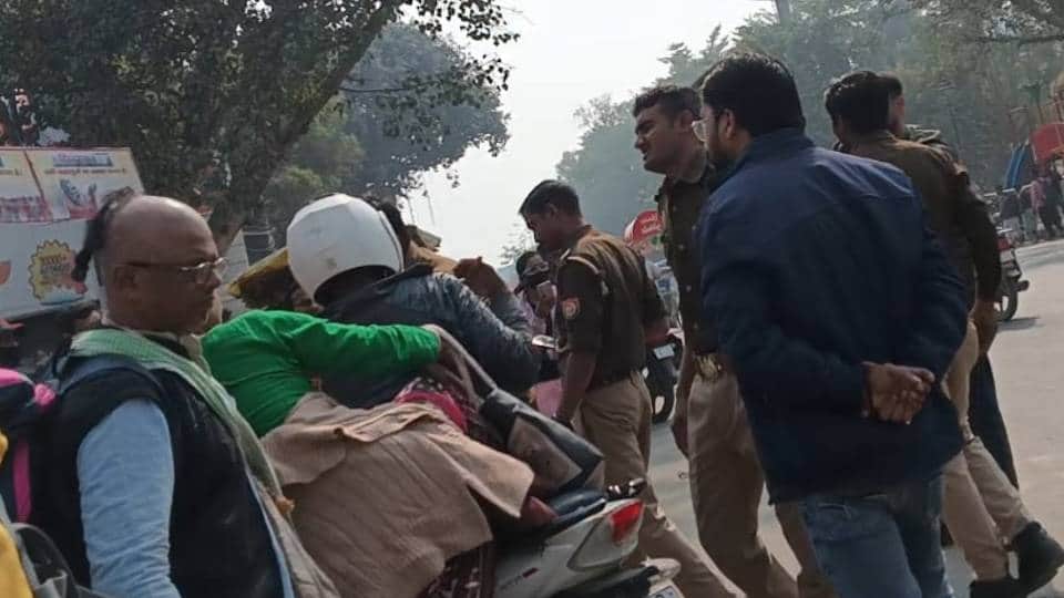 Mahakumbh 2025: भगदड़ के दर्द से कराहते लोग, अपनों को ढूंढती निगाहें...इलाहाबादियों को शर्म न आई; यूं ठगते रहे Mahakumbh 2025: People of Allahabad cheated those who went out to find their family lost in stampede in sangam