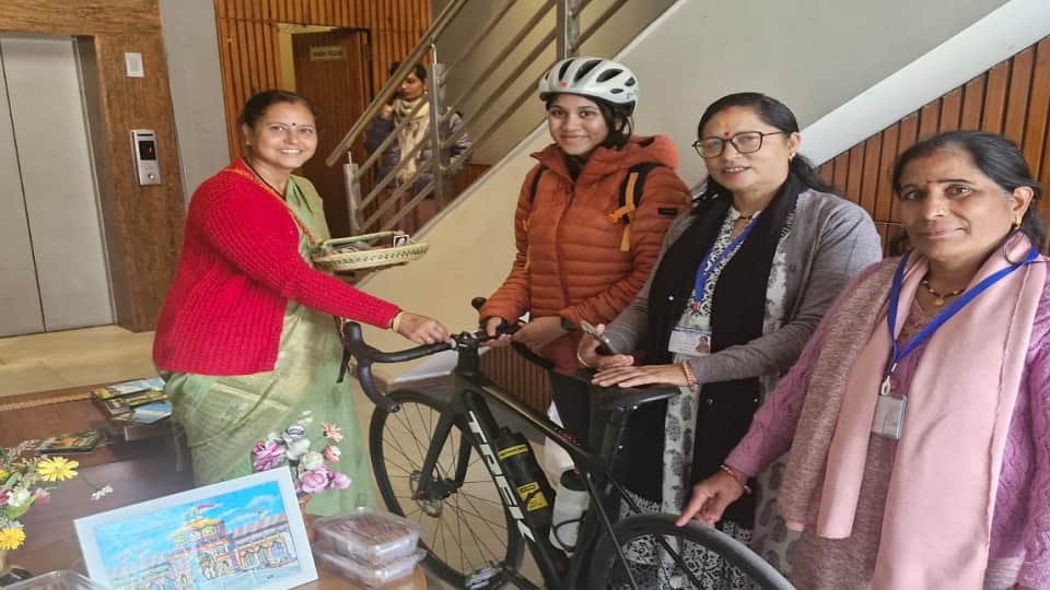 तस्वीरें: राष्ट्रीय खेलों में लगे स्टॉलों पर 53 हजार के सामान बिके, खिलाड़ियों को भा रहे पहाड़ी उत्पाद 38th National Games Uttarakhand: Pahari products are being liked by players across the country