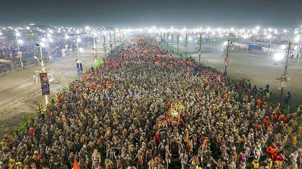 Mahakumbh: अमेरिका की आबादी से अधिक लोगों ने अब तक संगम में लगाई डुबकी; आखिरी अमृत स्नान से पहले बना रिकॉर्ड Mahakumbh Record People Have Taken A Dip In Sangam More Than USA Population Before Last Amrit Snan