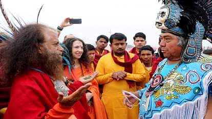 Mahakumbh : स्वीकर ओम बिड़ला और केंद्रीय मंत्री पीयूष गोयल पहुंचे महाकुंभ, चिदानंद सरस्वती का लिया आशीर्वाद Mahakumbh: Acceptor Om Birla and Union Minister Piyush Goyal reached Mahakumbh