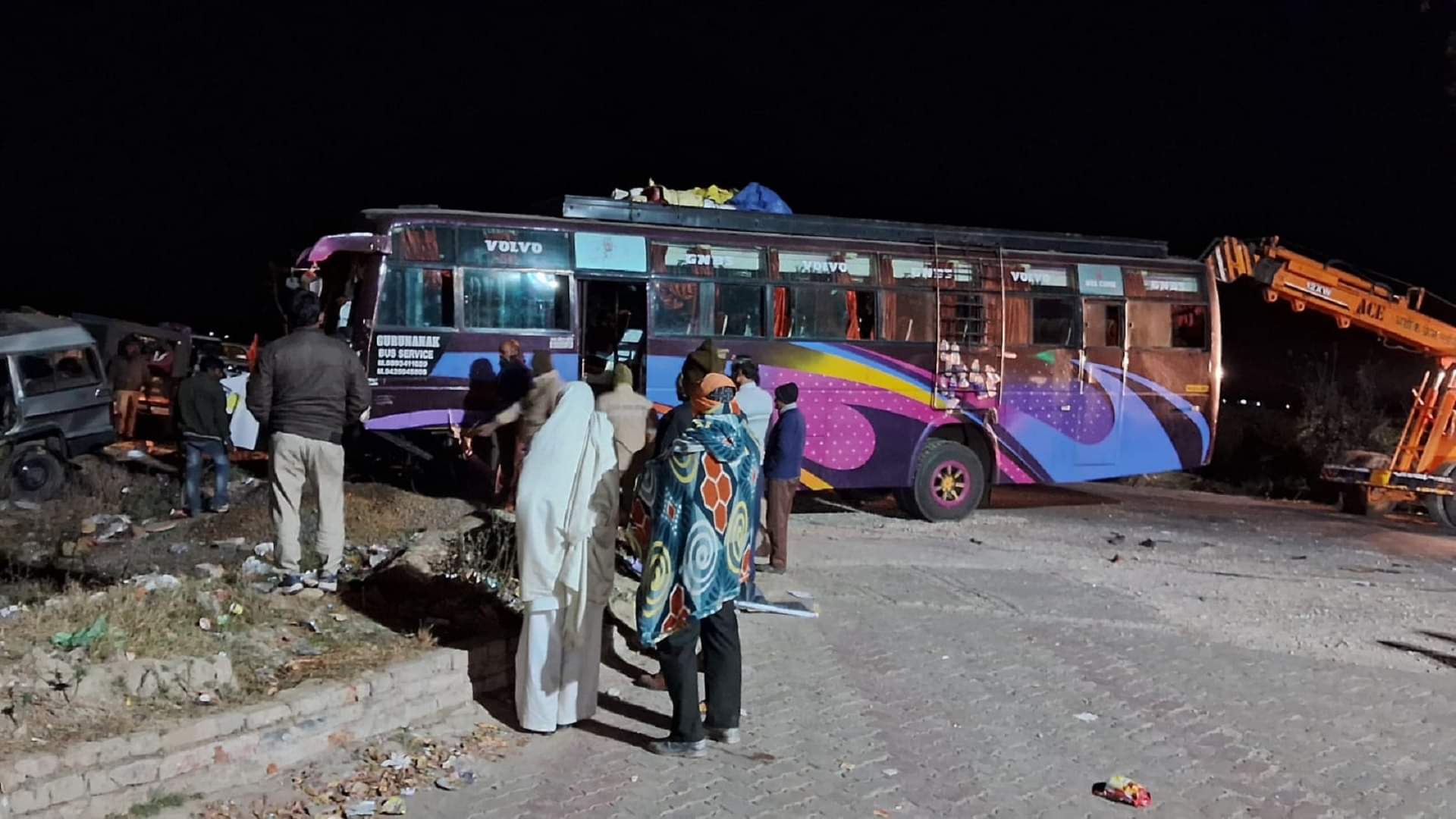 UP: लाशें ही लाशें... बस से टक्कर के बाद वाहन में फंसे थे शव, इस चूक से 10 की मौत; प्रयागराज हादसे की तस्वीरें Prayagraj Road Accident Bolero and bus collided many devotees dead see photos