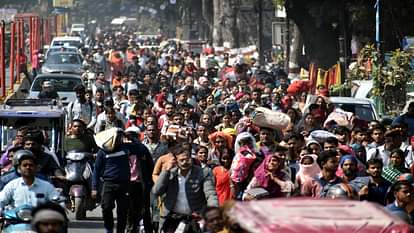 Mahakumbh : संगम तट पर उमड़ा आस्था का अनंत विश्वास, थम नहीं रहा श्रद्धालुओं का रेला Infinite faith of faith gathered on the banks of Sangam, the procession of devotees is not stopping