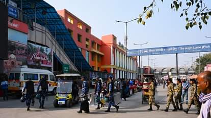 Indian Railways: भीड़ में नहीं भटकेंगे यात्री, नई दिल्ली स्टेशन पर स्थायी होल्डिंग एरिया तैयार; आधुनिक इंतजाम Indian Railways:permanent holding area ready at New Delhi station; modern arrangements