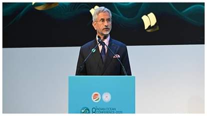 Jaishankar: विदेश मंत्री ने वैश्विक स्वास्थ्य सहयोग पर दिया जोर, कहा- हम अगली चुनौती के लिए तैयार रहें Foreign Minister laid emphasis on global health cooperation, said- we should be ready for the next challenge