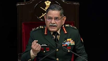 Indian Army: 'सैन्य ताकत के साथ-साथ बौद्धिक क्षमता भी जरूरी...', युद्ध की बदलती प्रकृति पर बोले थल सेना प्रमुख Warfare increasingly becoming non-kinetic, non-contact: Army Chief Gen Dwivedi