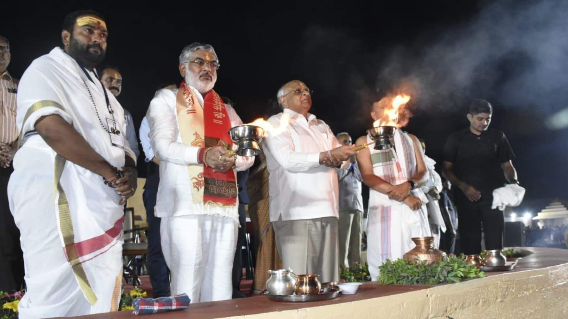 Somnath Festival: सोमनाथ मंदिर में ऐतिहासिक महोत्सव की शुरुआत, महाशिवरात्रि पर दिखेगा अद्भुत दृश्य Historical Somnath Festival begins in temple, amazing scene will be seen on Mahashivratri