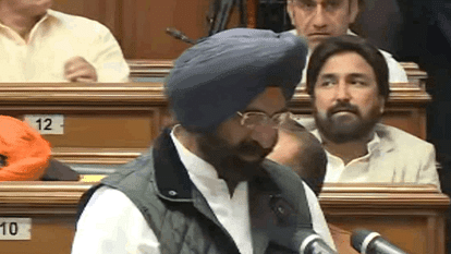 Delhi : रिहायशी इलाकों में अवैध डाई यूनिट, कच्चे मांस की दुकानें और ढाबे नहीं चलेंगे, 24 घंटे का अल्टीमेटम Delhi: Now illegal dye units, raw meat shops and dhabas will not operate in residential areas