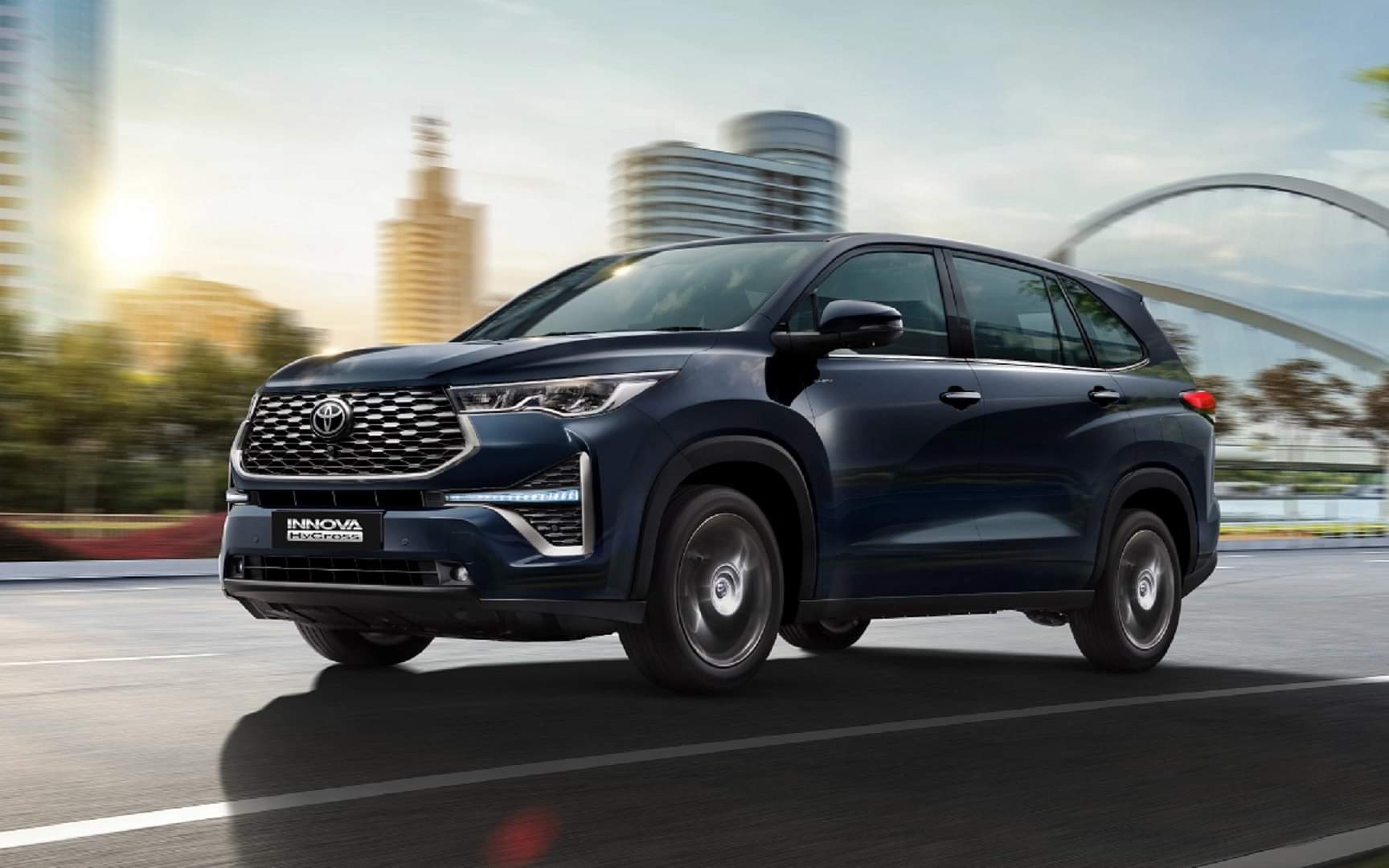 EV vs Hybrid Cars: इलेक्ट्रिक वाहन और हाइब्रिड की तुलना में कौन है ज्यादा स्वच्छ? जानें क्यों फिर छिड़ी ये बहस EV or Hybrid Vehicles which is better hybrid or electric car Toyota Chairman reignites debate