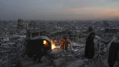 Gaza: गाजा में संघर्ष विराम उल्लंघन के बाद आज फिर शांति, इस्राइल ने राशन की आपूर्ति भी शुरू की Israel says ceasefire and aid to resume after it launched deadly strikes in Gaza
