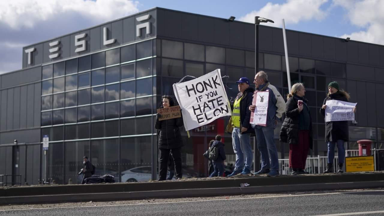 Tesla: वैंकूवर इंटरनेशनल ऑटो शो से टेस्ला को हटाया गया, आयोजकों ने बताया क्यों उठाया यह कदम Vancouver International Auto Show Tesla Removed over safety concerns