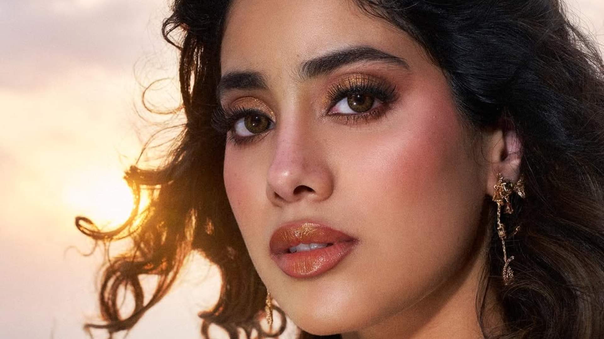 Janhvi Kapoor: जान्वही कपूर के पास हैं कई बड़े प्रोजेक्ट, जानिए इस साल कौन सी फिल्में होंगी रिलीज Janhvi Kapoor South Indian Movies RC 16 Param Sundari Devara 2 Sunny Sanskari Ki Tulsi Kumari