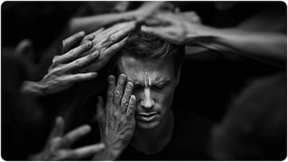 War Anxiety: युद्ध की खबरें कहीं बढ़ा न दे वॉर-एंग्जाइटी? सोशल मीडिया देखते रहते हैं तो हो जाइए सावधान india vs pakistan news and update what is war anxiety know How to Handle it