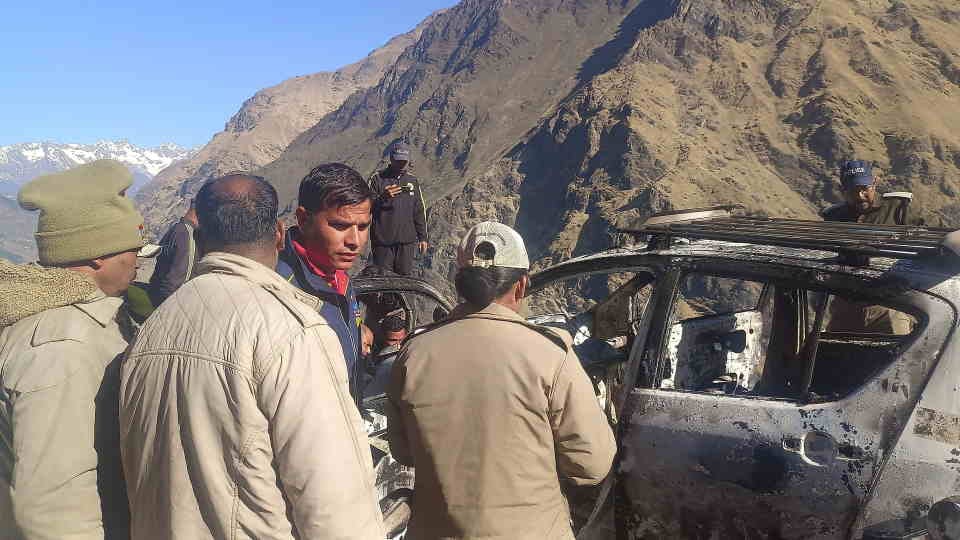 Chamoli: खुद को भाई-बहन बताते थे युवक-युवती, रात को घूमने निकले, सुबह बुरी तरह जली कार में मिला महिला का कंकाल Uttarakhand News Boy and girl call themselves brother and sister woman Skeleton Found in Burnt Car