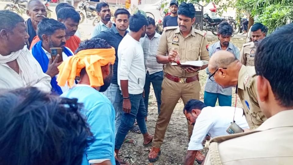 UP: हाथ-पैर के नाखून उखाड़े... कान में कई बार पेंचकस से वार, रातभर तड़पा वो; बेटी के प्रेमी का बर्बरता से कत्ल Man nails pulled out with a plier screwdriver inserted in his ear daughter lover killed IN Fatehpur Ghazipur U