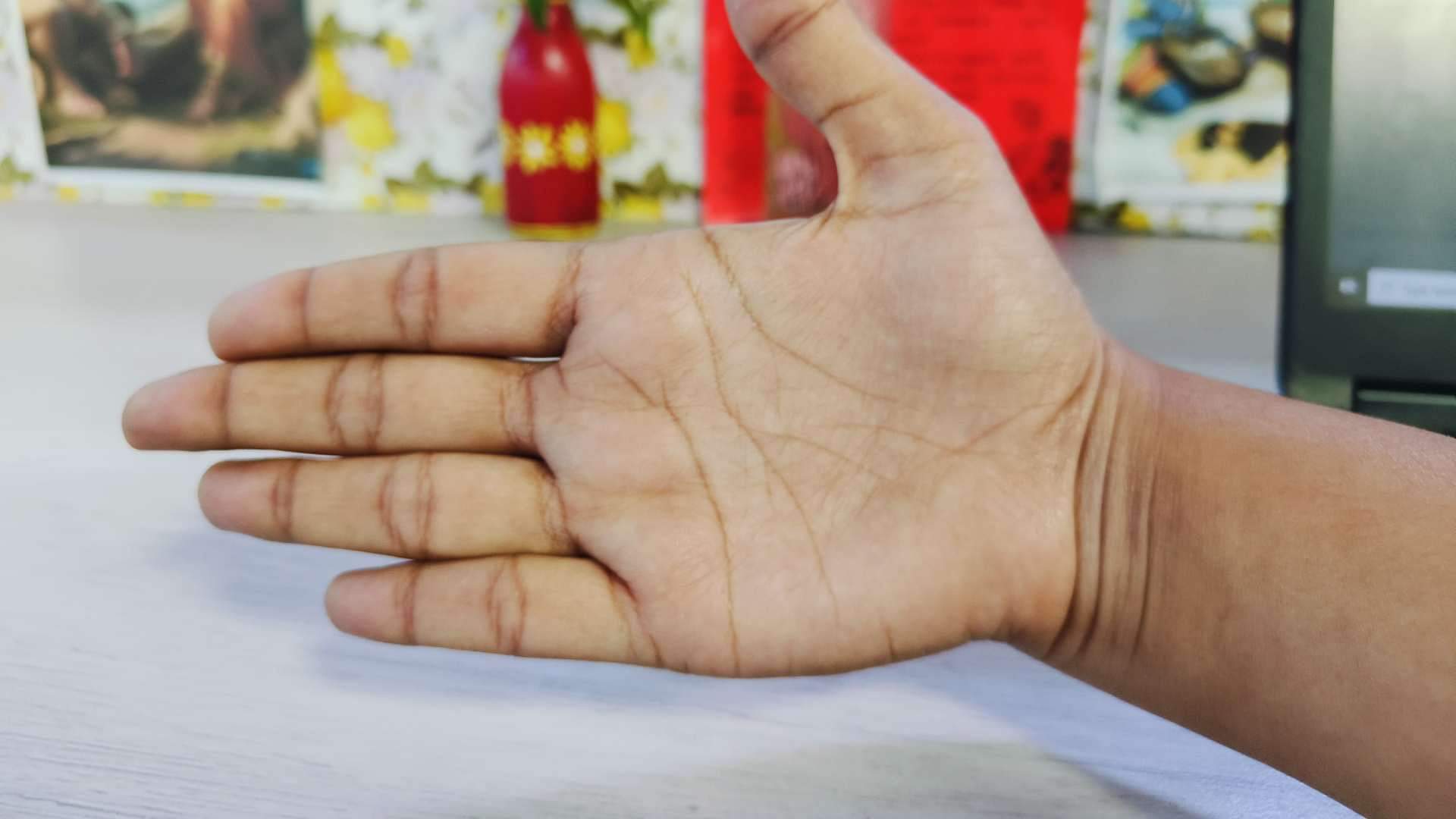Palmistry: हथेली पर बना कलश का निशान देता है कैसे संकेत? जानें कैसा होता है व्यक्ति का जीवन Palmistry what does it mean if kalash shape is formed on palm