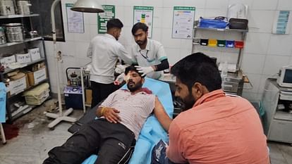 डेराबस्सी में भिड़े दो गुट: पहले गांव में खूनी झड़प, फिर अस्पताल में मचाई गुंडागर्दी.. वीडियो देख कांप जाएंगे Two groups clashed in Derabassi