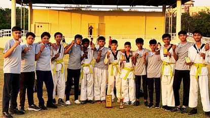 Taekwondo: 93 पदक जीतकर बने काशी चैंपियन, भाई-बहन की जोड़ी ने जीता स्वर्ण; पढ़ें खेल की अन्य खबरें Taekwondo Kashi became champion by winning 93 medals brother and sister duo won gold