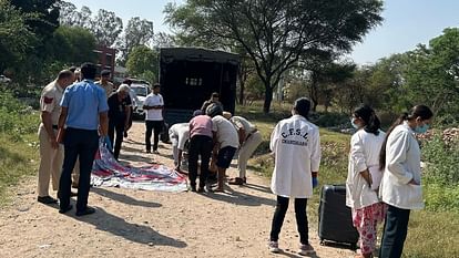 Murder in Chandigarh: सेक्टर 54 के सरकारी स्कूल के सामने युवक की पत्थर मारकर हत्या, कच्चे रास्ते पर मिला शव Man Found murdered in chandigarh