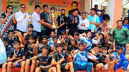 Taekwondo: 93 पदक जीतकर बने काशी चैंपियन, भाई-बहन की जोड़ी ने जीता स्वर्ण; पढ़ें खेल की अन्य खबरें Taekwondo Kashi became champion by winning 93 medals brother and sister duo won gold