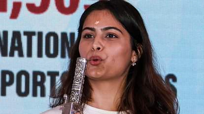 Asian Championships: एशियाई निशानेबाजी चैंपियनशिप में जलवा बिखेरने के लिए तैयार मनु भाकर, टीम में मिली जगह Double Olympic-medallist Manu Bhaker make the cut for Indian Shooting squad for the 16th Asian Championship