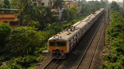 RRC NCR: रेलवे में अप्रेंटिस के 1750+ पदों पर भर्ती! 10वीं पास भी कर सकते हैं आवेदन; जानें आयु सीमा की शर्तें RRC NCR Apprentices Notification 2025 Out for 1763 Apprentice Vacancies, apply from 18 September