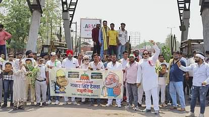 Durg: कुम्हारी टोल प्लाजा बंद करने की मांग, पूर्व विधायक के नेतृत्व में प्रदर्शन, वाहनों की लगी कतार Demand to close Kumhari toll plaza protest led by former MLA queue of vehicles in Durg