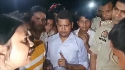 शाहजहांपुर में दर्दनाक घटना: सिपाही ने मारा डंडा तो बाइक से गिरी महिला, डंपर से कुचलकर मौत, हाईवे पर हंगामा woman fell from the bike and crushed to death by dumper on highway in shahjahanpur