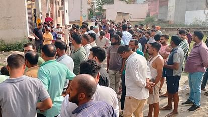 फैक्टरी में आग: जल रहा था शरीर, जान बचाने को छत से कूद गई महिला, हर ओर मचा था बचाओ-बचाओ का शोर, चीख-पुकार Factory fire: Burnt woman jumped from roof to save her life, screams were heard everywhere