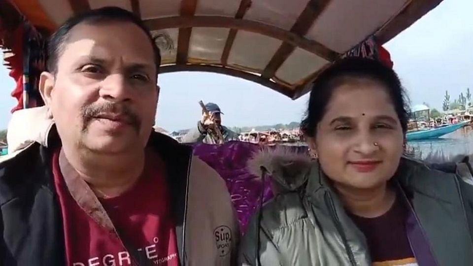 Pahalgam Terror Attack: 'तुमको नहीं मार रहा... जाकर मोदी को बता देना', महिला पीड़ितों ने बयां किया दर्द Victims of Pahalgam terror attack narrated their ordeal
