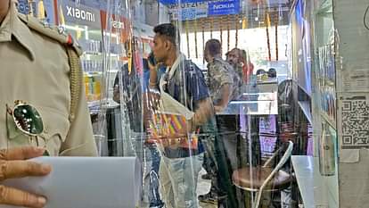 Bihar Crime: पटना में मोबाइल मंडी पर STF की बड़ी कार्रवाई, 1.33 करोड़ की मोबाइल चोरी के मामले में दो गिरफ्तार Patna News: STF took action on mobile market and arrested two accused in mobile theft case worth Rs 1.33 crore