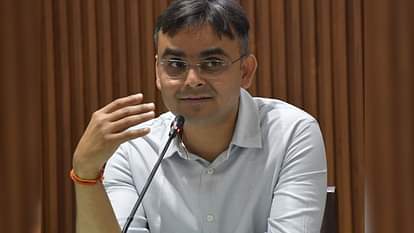Varanasi: घर-घर कनेक्शन देने में हो रही देरी, डीएम ने जताई नाराजगी; पेयजल आपूर्ति शुरू करने का दिया निर्देश DM Satyendra expressed displeasure over delay in providing water connection to every house in Varanasi