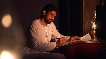Phule Movie Review: आजादी में दलितों के योगदान को बयां करती भावुक फिल्म, ब्राह्मणों से मिले साथ का भी खुलासा Phule Movie Review in Hindi by Pankaj Shukla Ananth Mahadevan Pratik Gandhi Patralekhaa Vinay Pathak