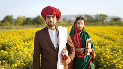 Phule Movie Review: आजादी में दलितों के योगदान को बयां करती भावुक फिल्म, ब्राह्मणों से मिले साथ का भी खुलासा Phule Movie Review in Hindi by Pankaj Shukla Ananth Mahadevan Pratik Gandhi Patralekhaa Vinay Pathak