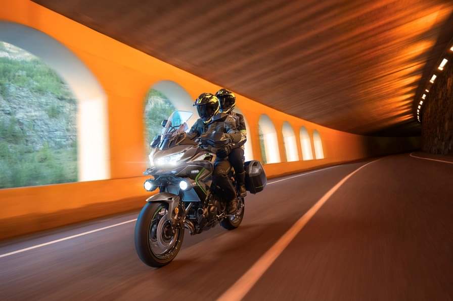 2025 Kawasaki Versys 650: 2025 कावासाकी वर्सेस 650 भारत में लॉन्च, जानें कीमत और फीचर्स 2025 Kawasaki Versys 650 launched in India Know Price Features Specifications
