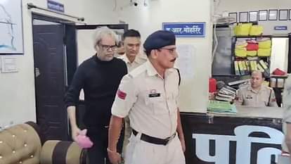 पूर्व विधानसभा अध्यक्ष की मौत का मामला: फर्जी डॉक्टर को एक दिन की रिमांड पर भेजा गया, स्पेशल टीम करेगी पूछताछ police took fake cardiologist into custody in case of death of former Vidhan Sabha Speaker