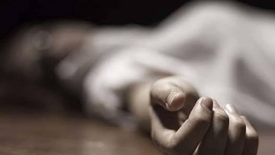 Bijnor: Two bikes moving back and forth collided, three youths fell headlong on the road, two died painfully.