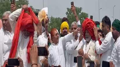 राजनीतिक हलचल: मुजफ्फरनगर में भाकियू की पंचायत में रालोद विधायकों की मौजूदगी से खलबली, लगाई जा रहीं ये अटकलें Political stir: Presence of RLD MLAs in BKU Panchayat in Muzaffarnagar created a stir