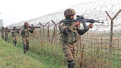 Jammu: BSF ने सांबा जिले में घुसपैठ की कोशिश कर रहे सात आतंकियों को किया ढेर, रात में सीमा पार कर रहे थे आतंकी BSF foils major infiltration attempt on IB in Samba district