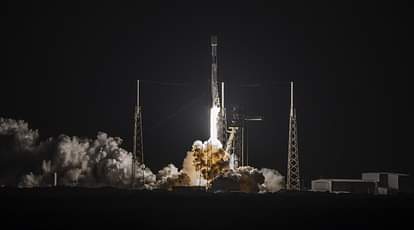 SpaceX: स्टारलिंक ने लॉन्च किया फॉल्कन 9 रॉकेट, अंतरिक्ष में एक साथ भेजे 28 सैटेलाइट SpaceX Launches Falcon 9 Rocket With 28 Starlink Satellites Into Orbit From Florida Details in hindi