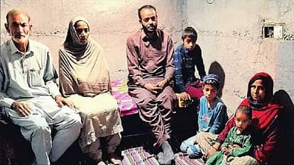 Ground Zero : दिन में शांति, रातभर बरसती हैं गोलियां; तीन तरफ एलओसी से घिरे लोगों ने बंकर में बनाया आशियां Ground Zero: Peace during the day, bullets rain throughout the night