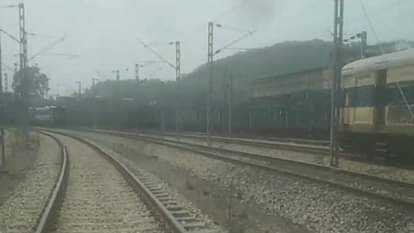 Korba News: स्टेशन की बजाय कोयला साइडिंग में पहुंच गई यात्री ट्रेन, मचा हड़कंप; बड़ा हादसा टला passenger train reached the coal siding instead of the station