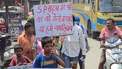 Raigarh: अज्ञात लोगों ने ऑटो फूंका... सुनवाई न होने पर चालक पहुंचा एसपी ऑफिस, न्याय की गुहार लगाई Auto driver reached SP office after not getting any hearing in Raigarh