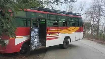 Road Accident: रायगढ़ में स्टेयरिंग फेल होने से यात्री बस पेड़ से टकराई, आठ से अधिक यात्री घायल passenger bus collided with a tree in Raigad due to steering failure