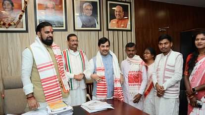 Jharkhand: रोहतासगढ़ किले के सौंदर्यीकरण के लिए डिप्टी CM को सौंपा ज्ञापन, राज्यसभा MP दीपक प्रकाश रहे मौजूद Jharkhand: Memorandum submitted to Deputy CM for beautification of Rohtasgarh Fort