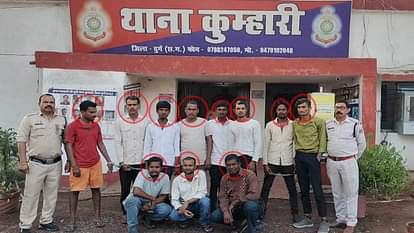 दुर्ग में दिन दहाड़े गुड़ागर्दी: अपहरण-मारपीट मामले में 11 गिरफ्तार, मवेशी से टच हुई थी कार; ऐसे बढ़ गया विवाद 11 people arrested in kidnapping and assault case in Durg