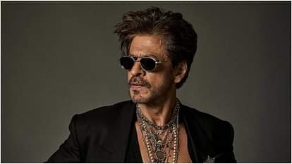 Shah Rukh Khan: मेट गाला से वापस लौटे शाहरुख, इस अंदाज में एयरपोर्ट पर आए नजर Shah Rukh Khan Returns Mumbai After His Dreamy Dabut On Met Gala 2025