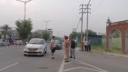India Pak Tension: अमृतसर में 11 मई तक स्कूल-कॉलेज बंद, डेरा ब्यास में सत्संग भी रद्द, हेल्पलाइन नंबर जारी Schools colleges closed in Amritsar Satsang cancelled in Dera Beas helpline number India Pak tension