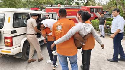 हरियाणा में मॉक ड्रिल: 11 जिलों में ब्लैकआउट व सायरन के साथ युद्ध सतर्कता का अभ्यास, हमले के बाद बढ़ी सतर्कता Mock drill in Haryana Practice of war alertness with blackout and siren appeal to citizens of state