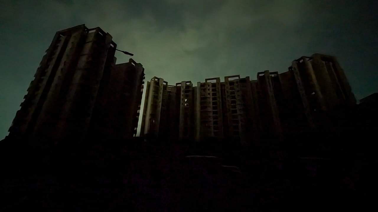 Delhi NCR Blackout: चारों तरफ हुआ घुप अंधेरा... हवाई हमले से बचाव के लिए मॉक ड्रिल के बाद हुआ ब्लैकआउट Blackout in Delhi NCR after mock drill to prevent air strike