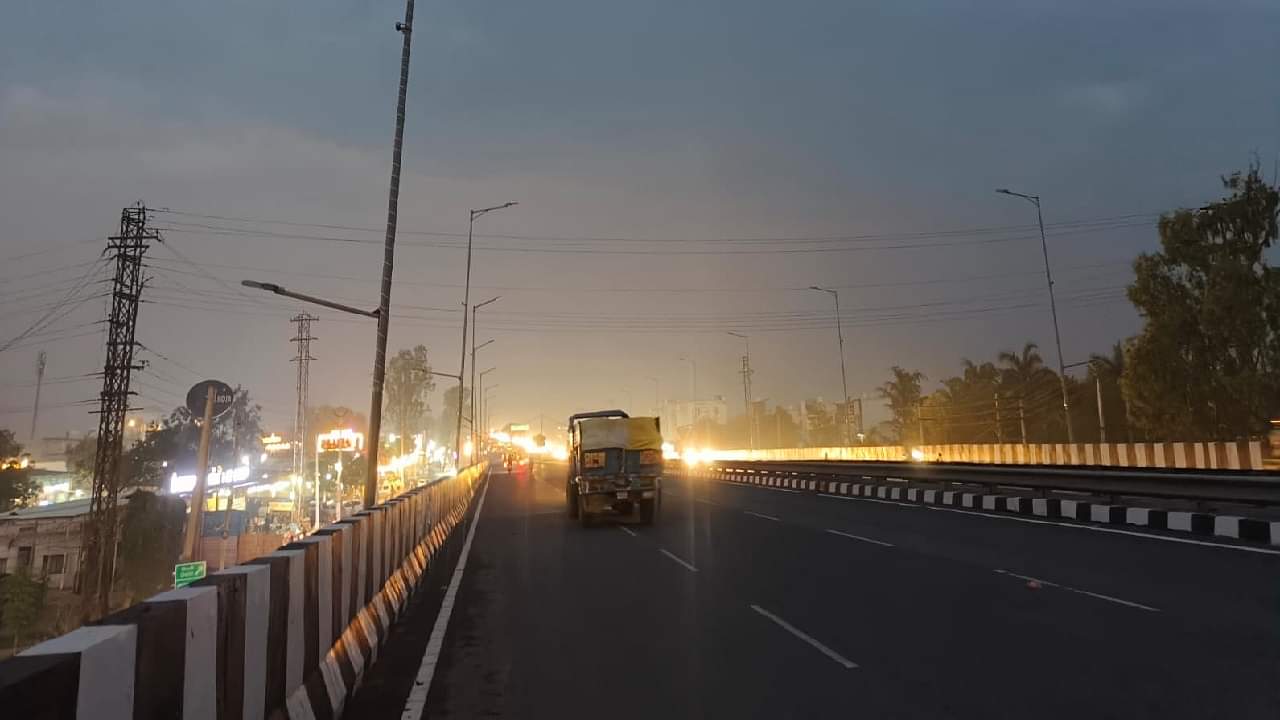 Delhi NCR Blackout: चारों तरफ हुआ घुप अंधेरा... हवाई हमले से बचाव के लिए मॉक ड्रिल के बाद हुआ ब्लैकआउट Blackout in Delhi NCR after mock drill to prevent air strike